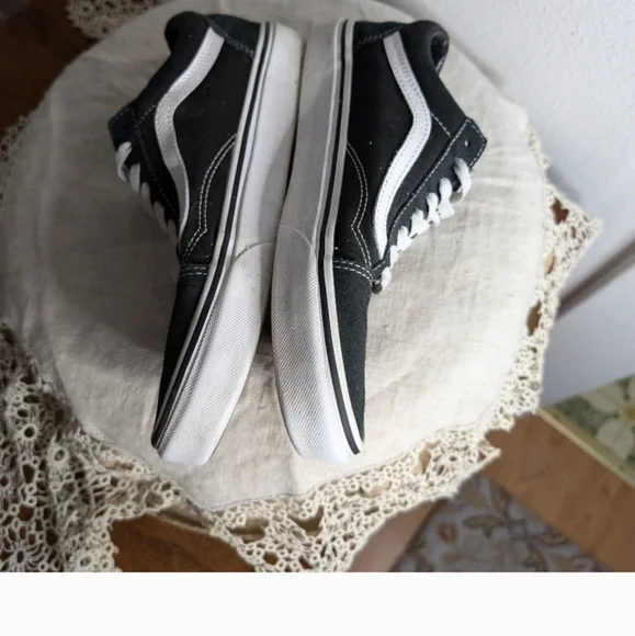 Vans Women's Black and White Sneakers Unisex - Picture 7 of 12